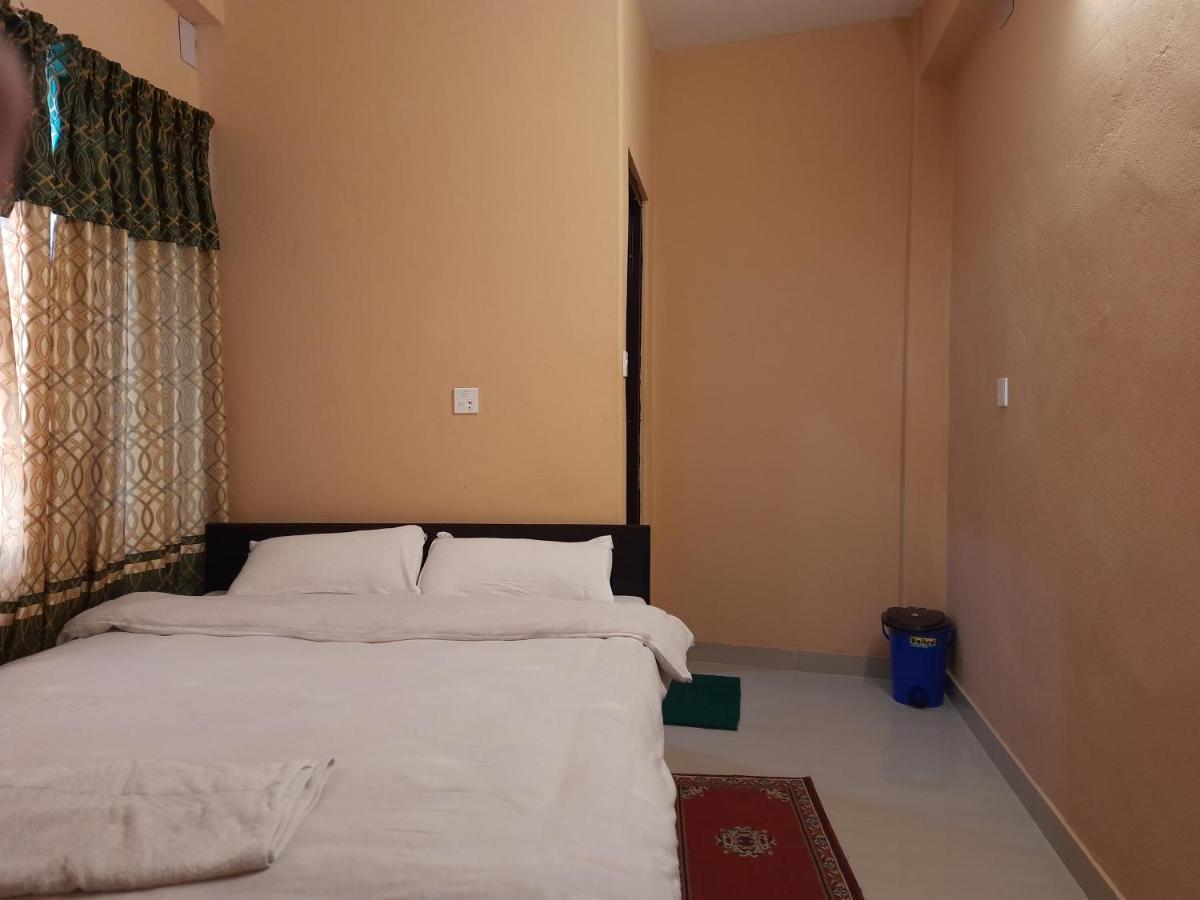 Hotel Eagle Zone Pokhara Buitenkant foto