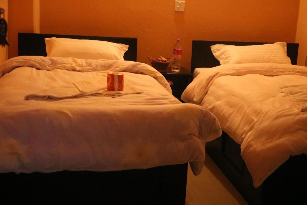 Hotel Eagle Zone Pokhara Buitenkant foto