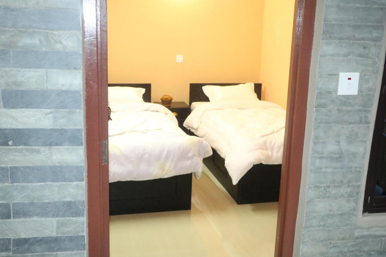 Hotel Eagle Zone Pokhara Buitenkant foto