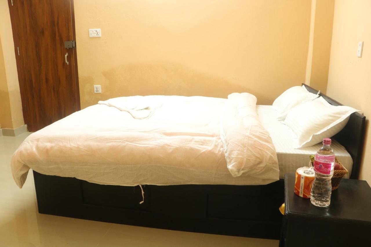 Hotel Eagle Zone Pokhara Buitenkant foto
