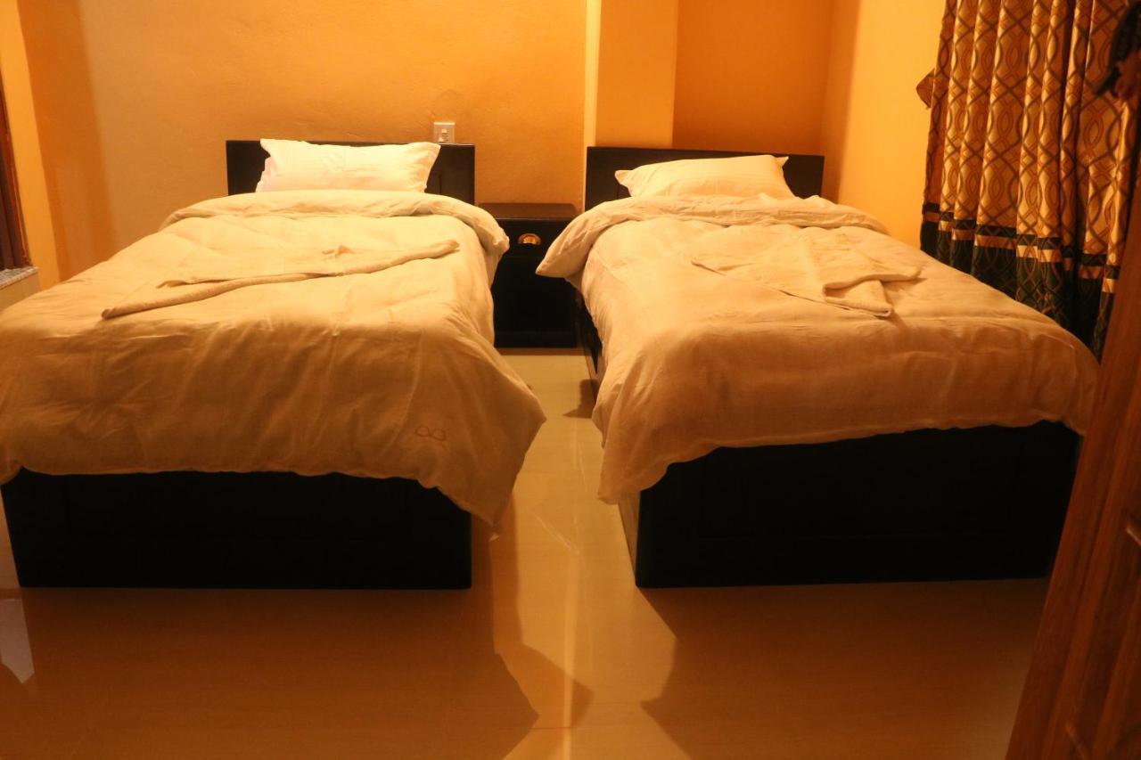 Hotel Eagle Zone Pokhara Buitenkant foto