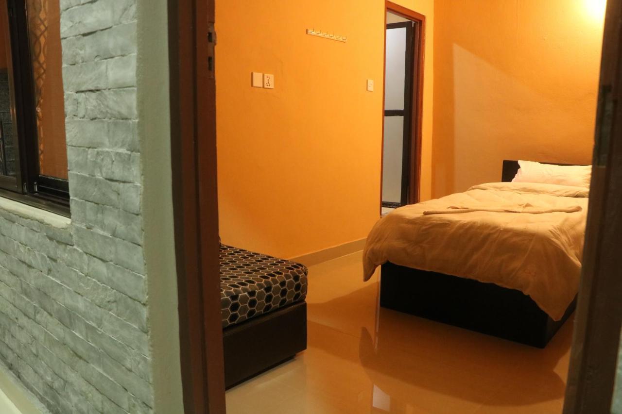 Hotel Eagle Zone Pokhara Buitenkant foto