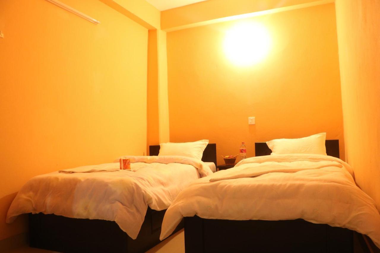 Hotel Eagle Zone Pokhara Buitenkant foto