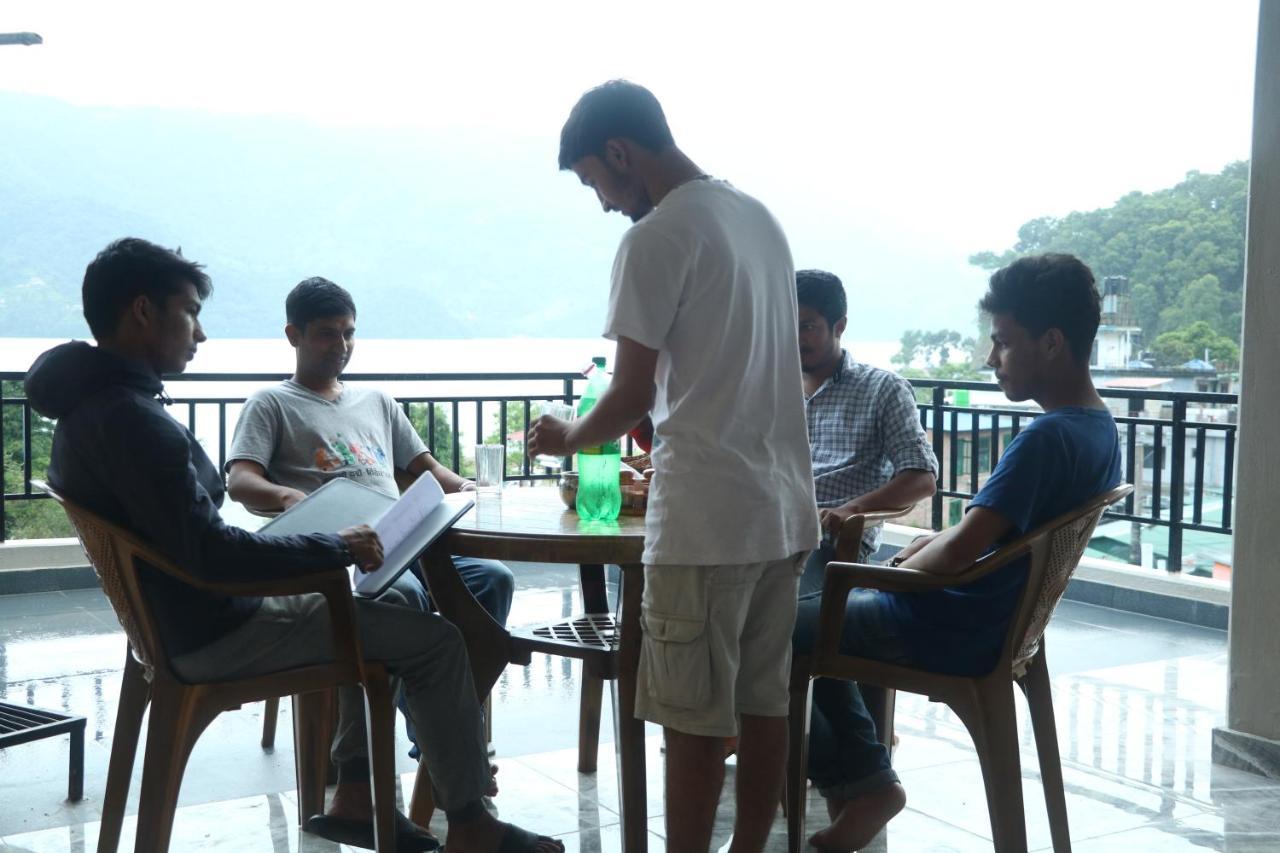 Hotel Eagle Zone Pokhara Buitenkant foto