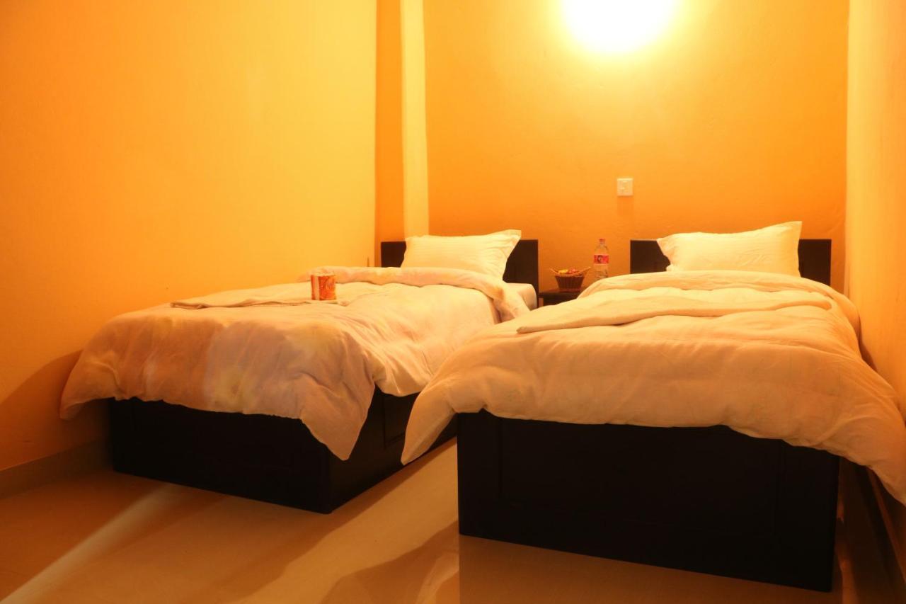Hotel Eagle Zone Pokhara Buitenkant foto